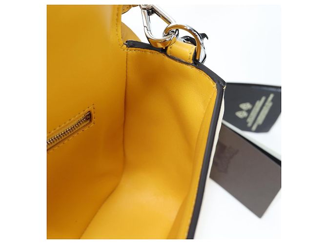 FENDI Dragonite FENDIxFRGMTxPOKMON Mamma Baguette Leather Yellow Auth 167542SM Argento Giallo - vista 28