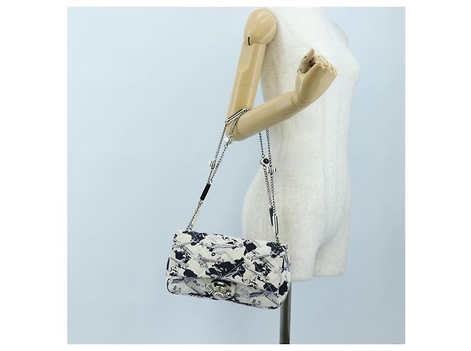 Borsa a tracolla CHANEL Matelasse 25 Airline Canvas Bianco Argento CC Auth 195237SAM - vista 26