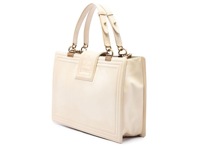 Borsa Tote Satchel Boy Reverso Chanel in vitello bianco - vista 2