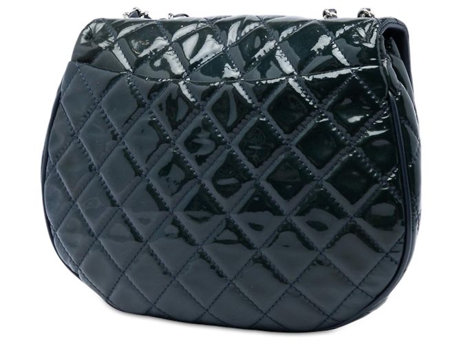 Borsa a tracolla Chanel Medium Quilted Patent Bubble CC Flap Verde - vista 2