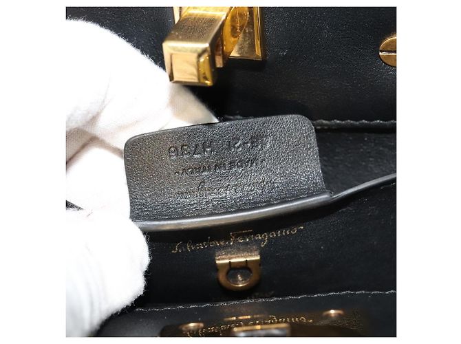 Borsa Salvatore Ferragamo Gancini in pelle 2way Nero Oro Auth 131643V D'oro - vista 12