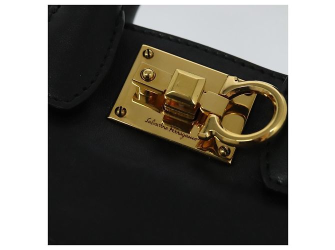 Borsa Salvatore Ferragamo Gancini in pelle 2way Nero Oro Auth 131643V D'oro - vista 17