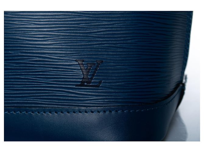 Louis Vuitton, borsa Alma epi in pelle blu - vista 9