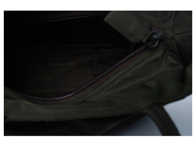Prada, vintage Mini-Handtasche aus Nylon in Dunkelgrün - Ansicht 7