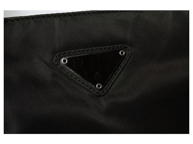 Prada, vintage Mini-Handtasche aus Nylon in Dunkelgrün - Ansicht 8