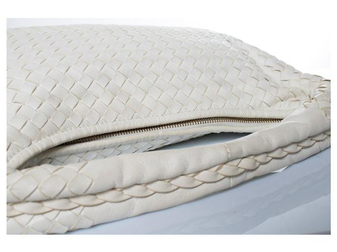 Bottega Veneta, borsa hobo Intrecciato in bianco - vista 8