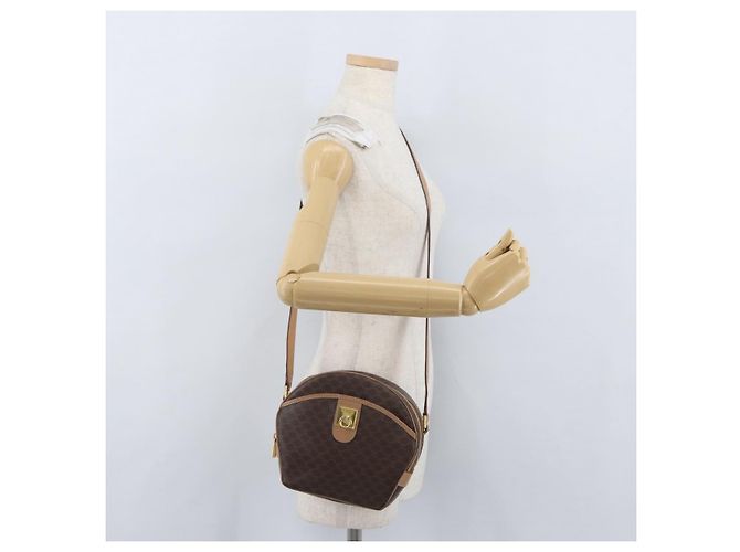 Céline Borsa a tracolla CELINE Macadam Canvas PVC Leather Brown Gold Auth BSZ634 Marrone D'oro - vista 24