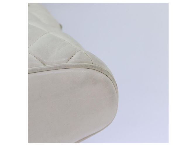 Borsa a tracolla CHANEL Matelasse con catena in pelle bianca CC Auth 76482 Bianco - vista 16