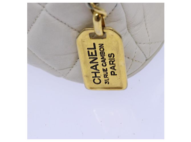 Borsa a tracolla CHANEL Matelasse con catena in pelle bianca CC Auth 76482 Bianco - vista 17