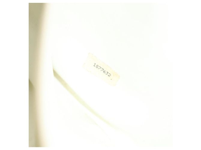 Borsa a tracolla CHANEL Matelasse con catena in pelle bianca CC Auth 77469 Bianco - vista 12
