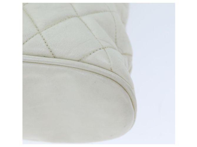 Borsa a tracolla CHANEL Matelasse con catena in pelle bianca CC Auth 77469 Bianco - vista 15