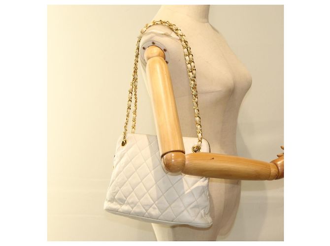 Borsa a tracolla CHANEL Matelasse con catena in pelle bianca CC Auth 77469 Bianco - vista 21