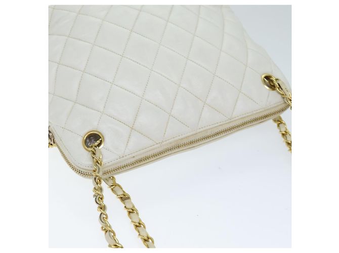 Borsa a tracolla CHANEL Matelasse con catena in pelle bianca CC Auth 77469 Bianco - vista 6
