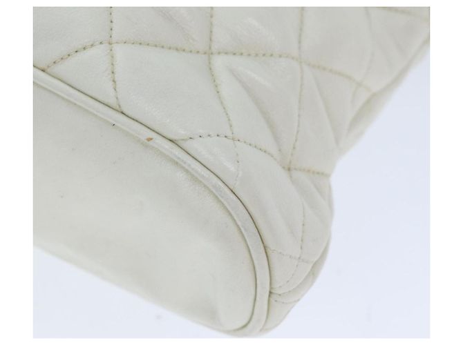 Borsa a tracolla CHANEL Matelasse con catena in pelle bianca CC Auth 77469 Bianco - vista 9