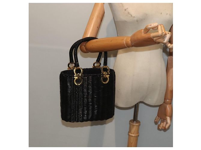 Borsa Salvatore Ferragamo Gancini in vimini nera e oro Auth 90245AM Nero D'oro - vista 21