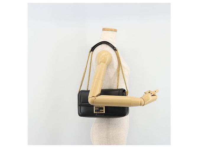Borsa a tracolla FENDI baguette con catena in pelle nera e oro Auth yk20513SAV Nero D'oro - vista 26
