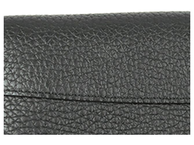 Louis Vuitton Capucines Langbeutel aus Taurillon-Leder in Schwarz - Ansicht 14