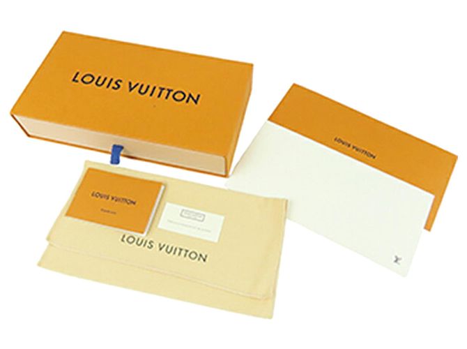 Louis Vuitton Capucines Langbeutel aus Taurillon-Leder in Schwarz - Ansicht 17