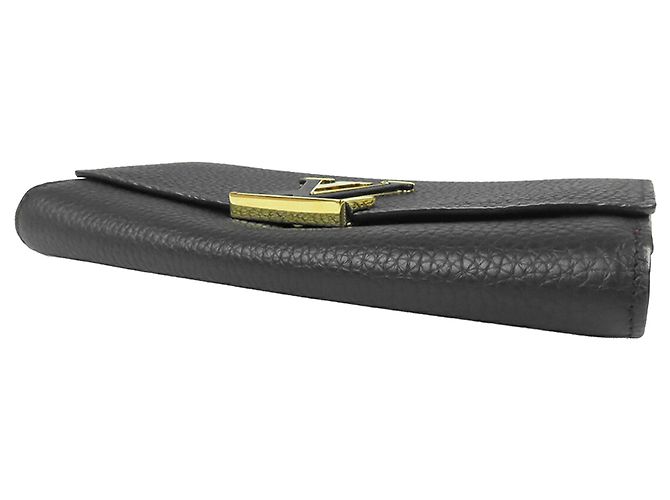 Louis Vuitton Capucines Langbeutel aus Taurillon-Leder in Schwarz - Ansicht 3