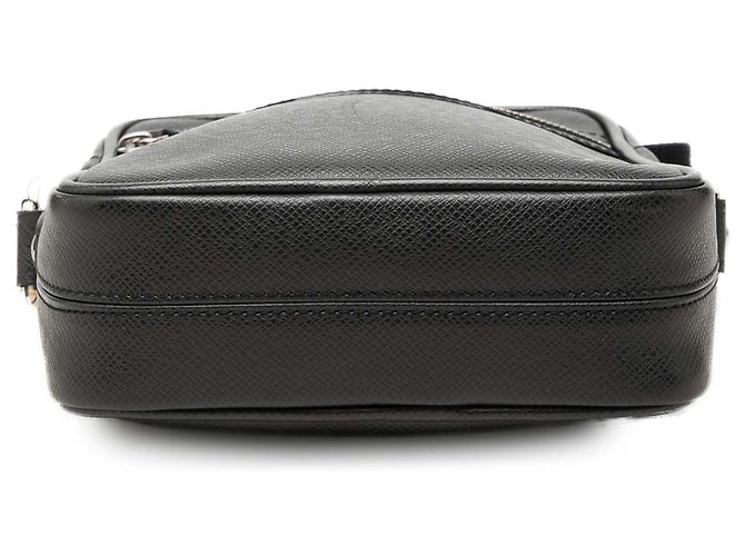 Bolso bandolera Louis Vuitton Taiga Dimitri Negro - vista 3