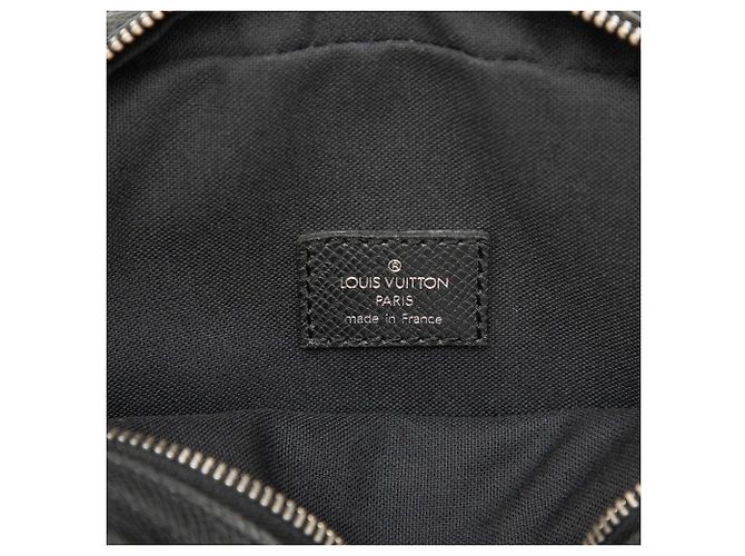 Bolso bandolera Louis Vuitton Taiga Dimitri Negro - vista 5