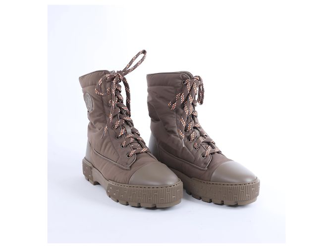 Botas de cano curto Hermès Fresh em nylon e couro, Greige, Tamanho EU 38 Cinza - vista 2