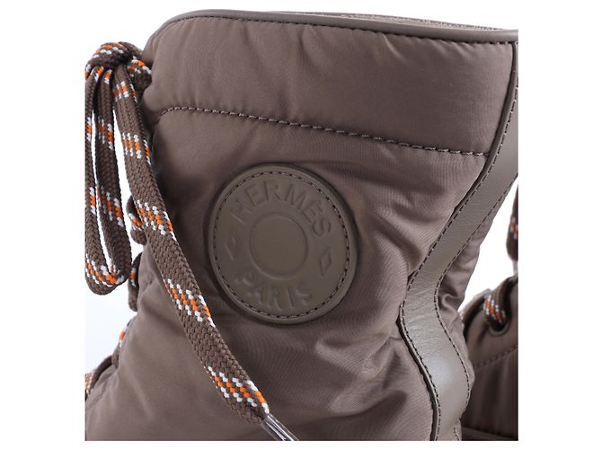 Botas de cano curto Hermès Fresh em nylon e couro, Greige, Tamanho EU 38 Cinza - vista 9