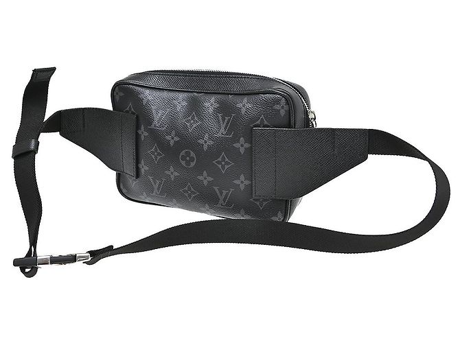 Louis Vuitton Outdoor BumBag Monogram Taigarama Nero - vista 2