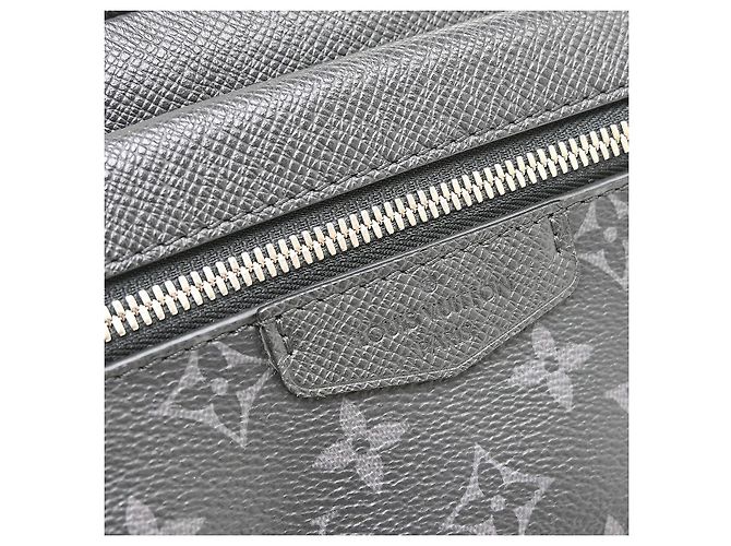 Louis Vuitton Outdoor BumBag Monogram Taigarama Nero - vista 7
