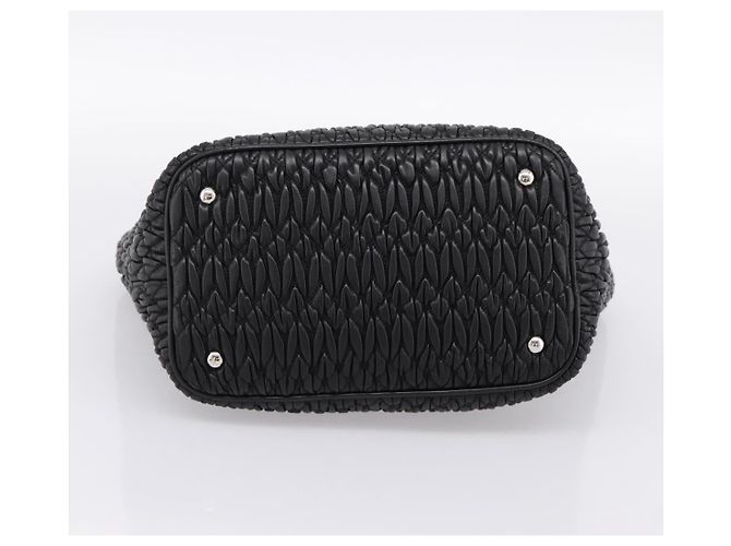 Borsa Shopper Miu Miu Matelassé in Pelle Large Nero - vista 4