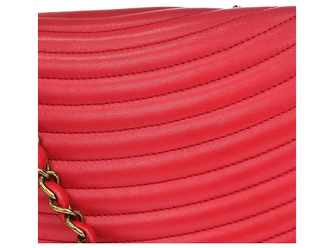 Chanel Surpique Chevron CC Flap Quilted Lambskin Medium Rosso - vista 3