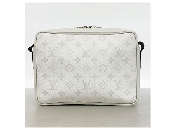 Borsa a tracolla Louis Vuitton Taigarama Outdoor PM Bianco - vista 12