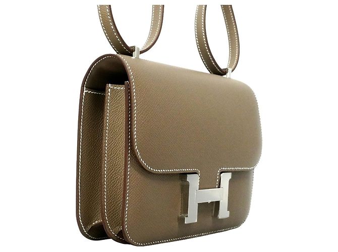 Hermès Bolsa de Ombro Hermes Constance Mini Taupe - vista 2