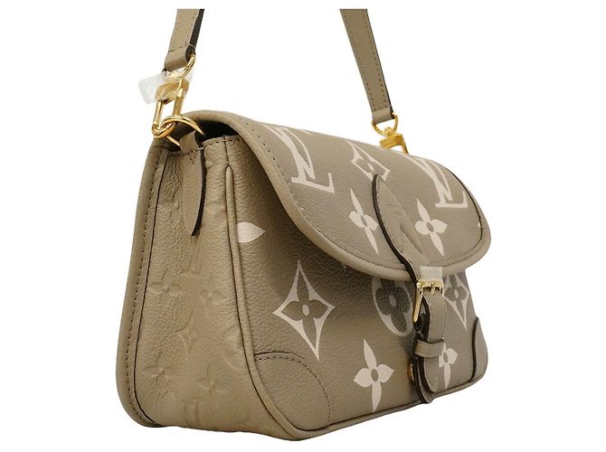 Borsa a tracolla Louis Vuitton Monogram Empreinte Bicolor Diane Grigio Crudo - vista 2