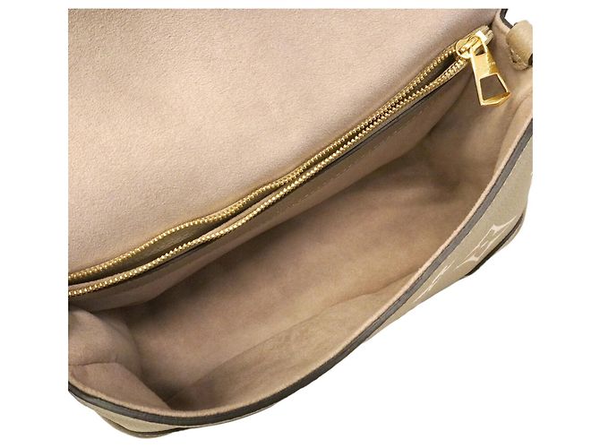 Borsa a tracolla Louis Vuitton Monogram Empreinte Bicolor Diane Grigio Crudo - vista 4