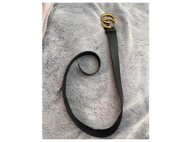 Gucci GG Marmont Gürtel aus schwarzem Leder - Ansicht 4