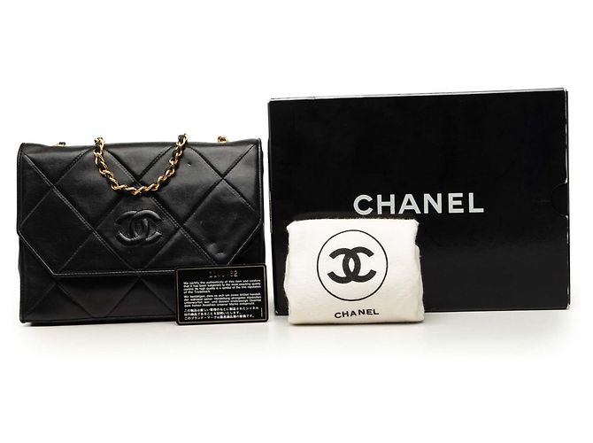 Schwarze Chanel CC gesteppte Lammleder Umhängetasche mit Kette - Ansicht 9