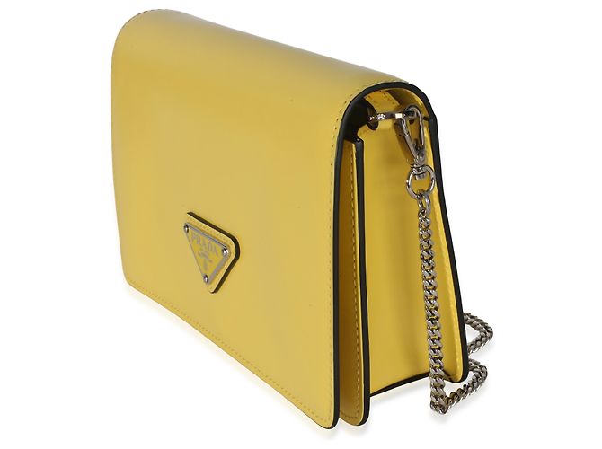 Prada Bolsa tiracolo Spazzolato amarela com corrente e triângulo Amarelo - vista 3