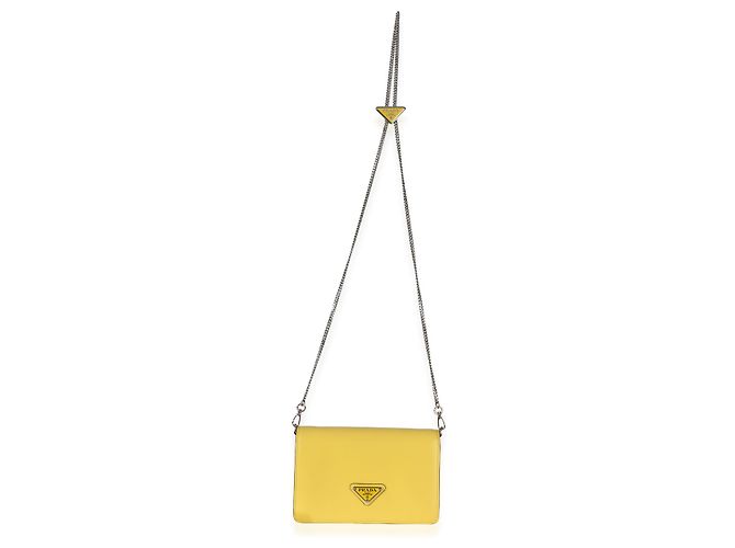 Prada Bolsa tiracolo Spazzolato amarela com corrente e triângulo Amarelo - vista 5