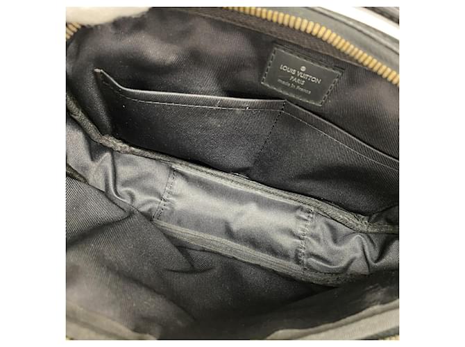Borsa Sling Louis Vuitton Monogram Eclipse Nero - vista 4