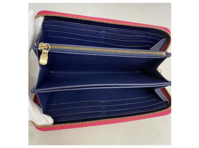 Carteira Louis Vuitton Monogram Coussin Zippy Rosa - vista 3