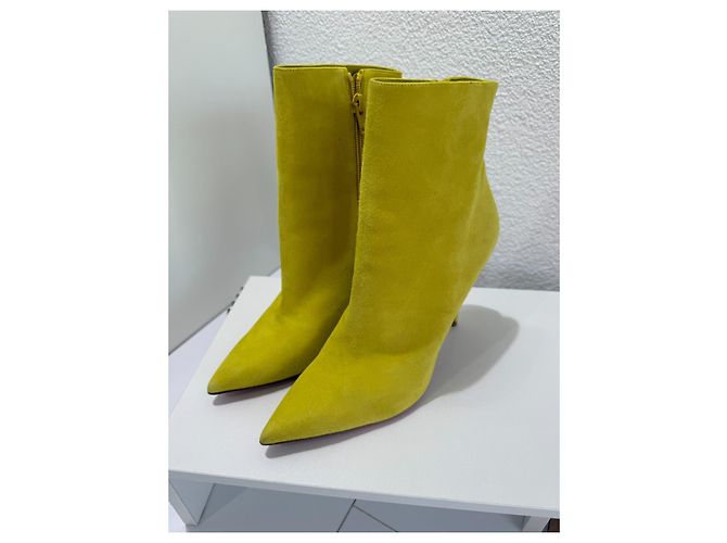 Christian Louboutin So Kate Booty 100 Suede Yellow 38.5 Giallo - vista 3