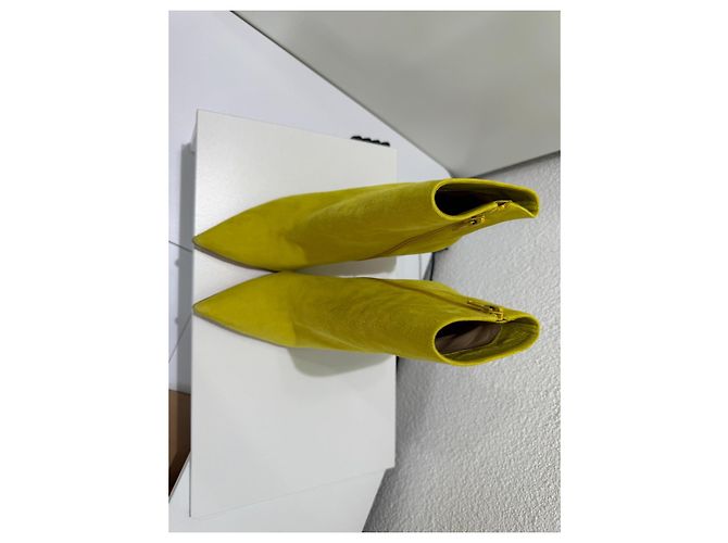 Christian Louboutin So Kate Booty 100 Suede Yellow 38.5 Giallo - vista 4