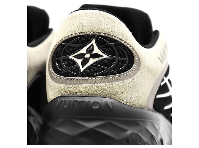 Sneakers Louis Vuitton Discovery Line Monogram Flower in pelle e mesh Nero - vista 15