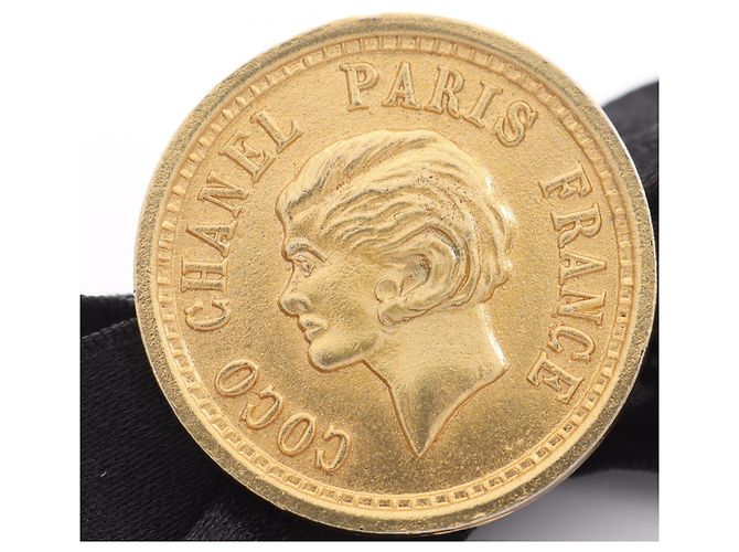 Spilla a medaglione con nastro nero e oro Chanel D'oro - vista 7