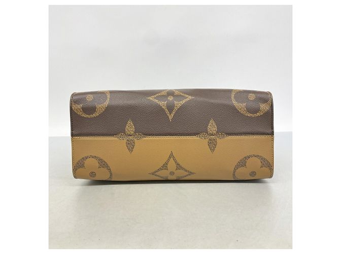Borsa Tote Louis Vuitton Monogram Giant Reverse OnTheGo MM Marrone - vista 3