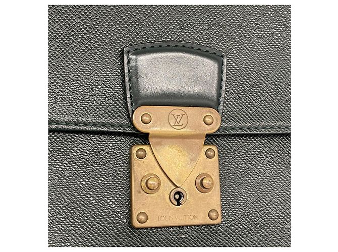 Borsetta Louis Vuitton Taiga Serviette Clado - vista 11