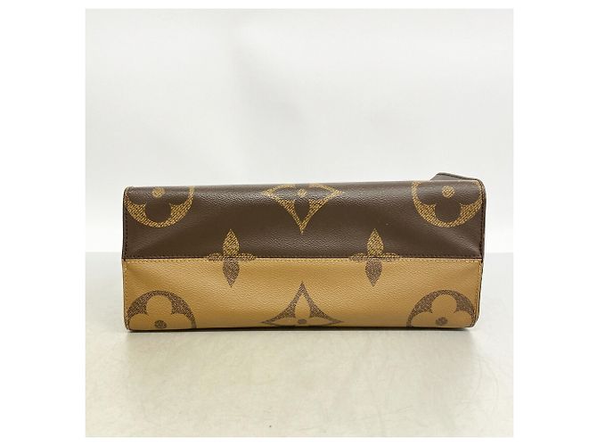 Borsa Tote Louis Vuitton Monogram Giant Reverse OnTheGo MM Marrone - vista 3