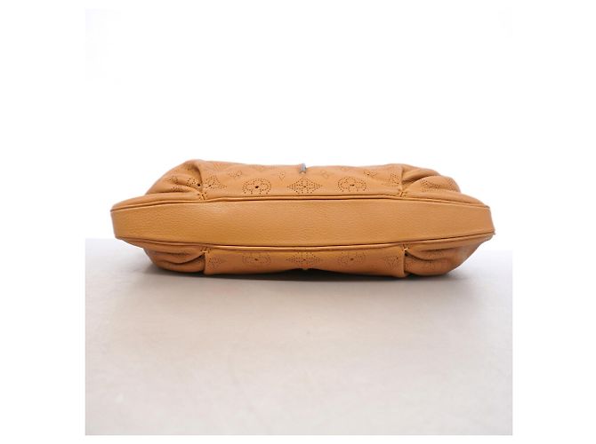 Borsa Louis Vuitton Mahina Selene PM Caramello - vista 3