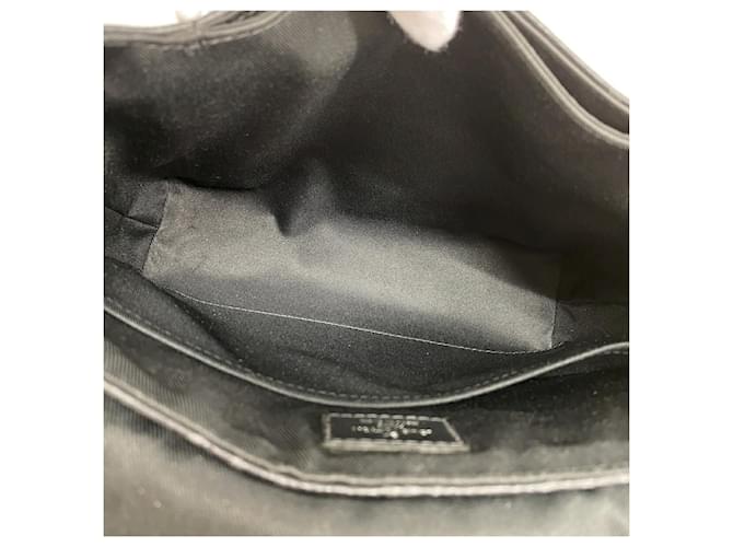 Borsa a tracolla Louis Vuitton Monogram Eclipse District PM Nero - vista 4
